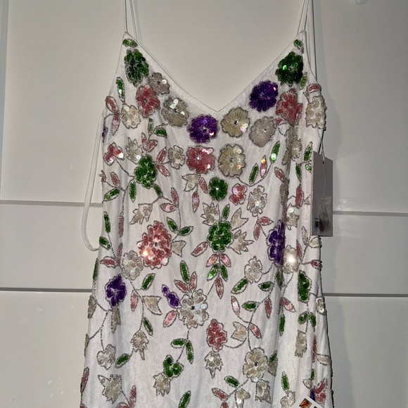 MAC DUGGAL EMBELLISHED LACE SLEEVLESS V NECK GOWN 10893 | 8 - Picture 4 of 8